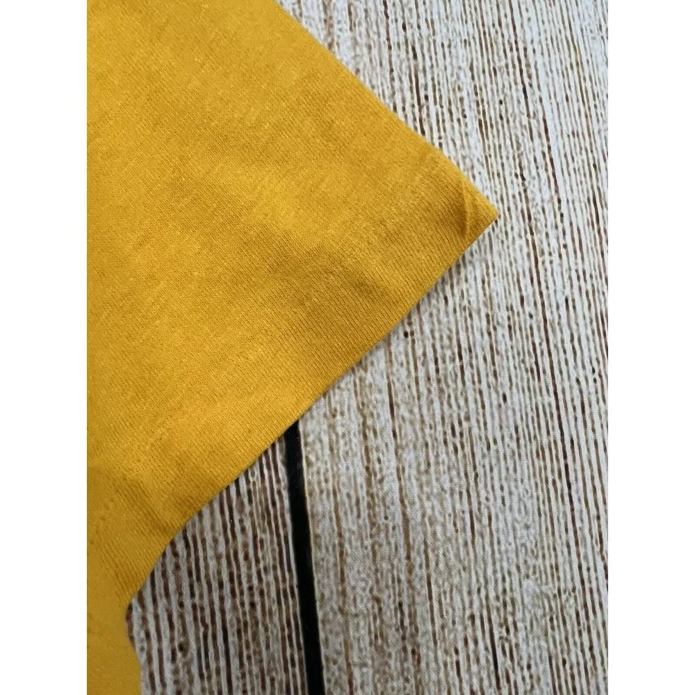 Vtg 90s Levis‎ Dockers Graphic T-Shirt Youth Size S / M Yellow Textured Graphics